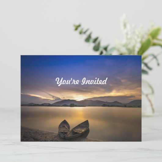 ビューティフルロウボートウォーターサンライズフォト誕生日 招待状 (スタンド正面)