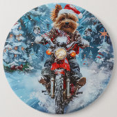 ビューヤーテリア 犬 バイクに乗る クリスマス 缶バッジ (正面)