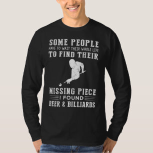 ビリヤードとビール:完璧恋しく思な作品 Tシャツ