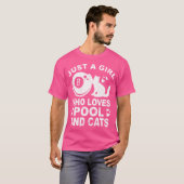ビリヤードと猫プールBilliが大好きな女の子 Tシャツ (正面フル)