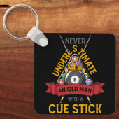 ビリヤードは決してキューで老人を過小評価しない キーホルダー (正面)