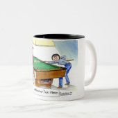 ビリヤード，プールプレーヤー – 女性と女性の漫画 ツートーンマグカップ (正面右)