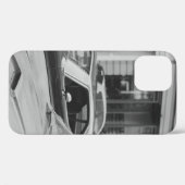 ビルドの横の道路での車のグレイスケール写真 Case-Mate iPhoneケース (裏面 (横))