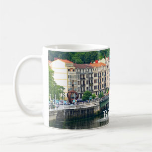 ビルバオ。 川との都市景観 コーヒーマグカップ