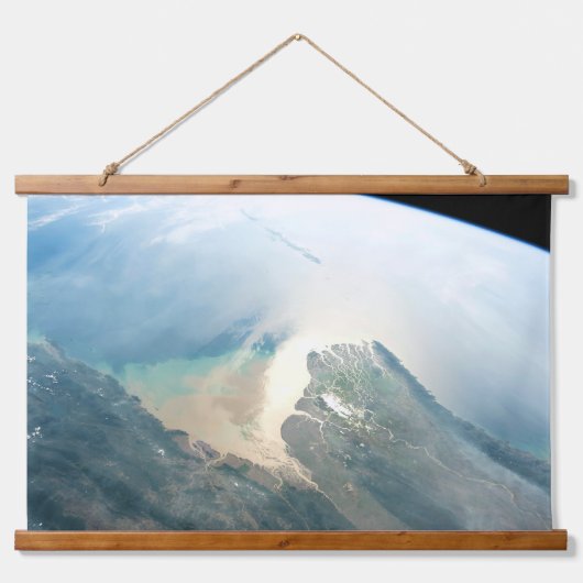 ビルマ（ミャンマー）のイラワディ川デルタ。 吊り下げ型タペストリー (正面)