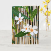 ビンカフラワーオンバンブーフェンス悔やみや弔慰 カード (黄色い花)