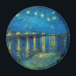 ビンセント・ヴァン・ゴッホ・スター・ナイト・オーバー・ザ・ローネ マグネット<br><div class="desc">ヴァンゴッホ最高傑作の星空の夜絵画 – ビンセント・ヴァン・ゴッホによるA'sのRhone上の星空の夜は、星でいっぱいの夜と橋を示す。1888絵を描年に夜のアルレ絵を描スフランス。</div>
