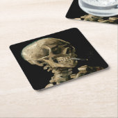 ビンセント・ヴァン・ゴッホ – 燃えるタバコのスカル スクエアペーパーコースター (アングル)