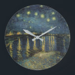 ビンセント・ヴァン・ゴッホ | Rhoneでの星空の夜 ラージ壁時計<br><div class="desc">1888年の星空の夜 |ビンセント・ヴァン・ゴッホ |アートロケーション: Musee d'Orsay,パリ,フランス |オランダアーティスト |画像収集番号: XIR60960</div>