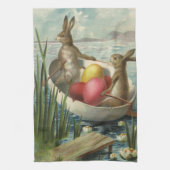 ビンテージのイースターバニーたちを乗せた船とイースターエッグ キッチンタオル (縦)