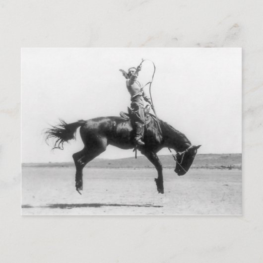 ビンテージのロデオカウガールの馬の写真 ポストカード (正面)