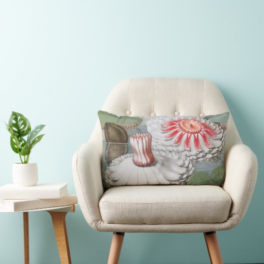 ビンテージの水面に咲く睡蓮の花のある庭の池 ランバークッション (椅子)