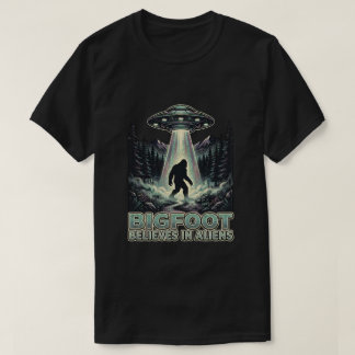 ビンテージエイリアンビッグフットUFOハイキングクラブ Tシャツ