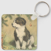 ビンテージクリスマス かわいい子犬がクリスマスツリーの下に キーホルダー (裏面)