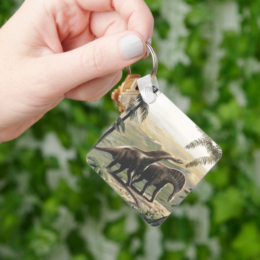 ビンテージ恐竜、アマルガサウルスとヤシの木 キーホルダー (手)