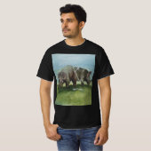 ビンテージ恐竜、セントロサウルスが草原で草を食む Tシャツ (正面フル)