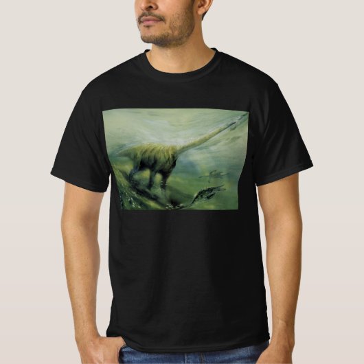 ビンテージ恐竜、ブラキオサウルスが海で泳ぐ Tシャツ (正面)