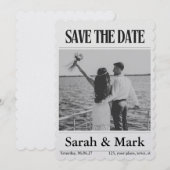 ビンテージ新聞風トレンドのラウンド型Save the Date セーブザデート (正面/裏面)