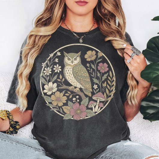 ビンテージ風フクロウの花とキノコの円形アート Tシャツ