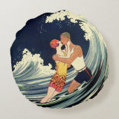 ビンテージ アールデコの恋人たち 海岸の波の中でキス ラウンドクッション (裏面)