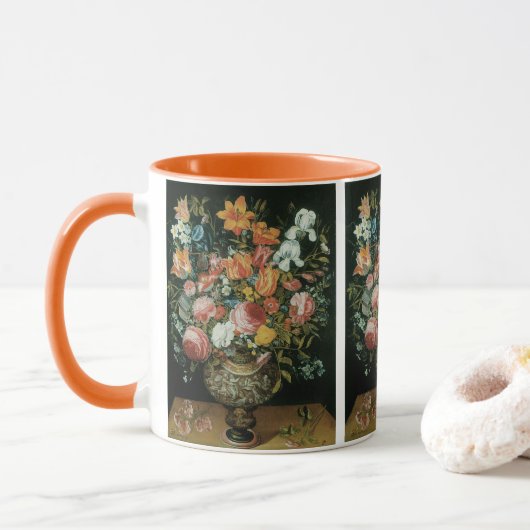 ビンテージ バロックスタイルの花瓶の花 マグカップ (ドーナツ)