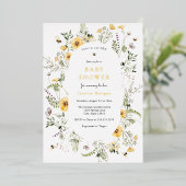 ビーと繊細なワイルドフラワーベビーシャワー招待状 箔招待状 (立ち正面)
