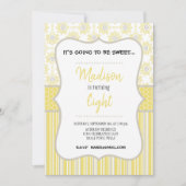 ビーイエローおよびグレージオメトリック誕生日招待状 (正面)