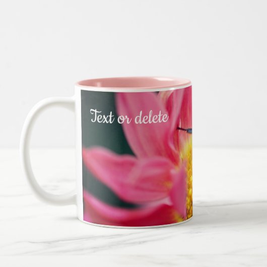 ビーオンピンクデイジーパーソナライズされた花 ツートーンマグカップ (左)