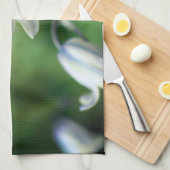 ビーオンブルーベルフラワークローズアップ  キッチンタオル (四つ折り)