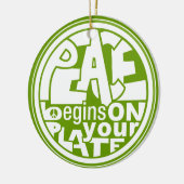 ビーガンのスローガンの平和はあなたのプレートで始まります セラミックオーナメント (左)