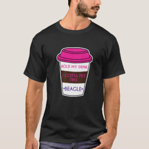 ビーグルおもしろいーズことわざ飲み物を持ってBeaをペットに Tシャツ