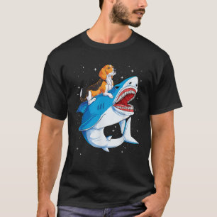 ビーグルがサメに乗ってる！サメ好きな犬好きさんへのプレゼントに 宇宙  Tシャツ