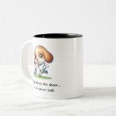 ビーグルがショーを盗む ツートーンマグカップ (正面左)