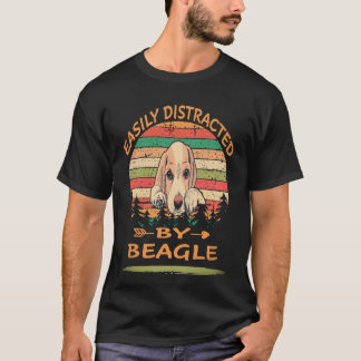 ビーグルに気を取られがち Tシャツ