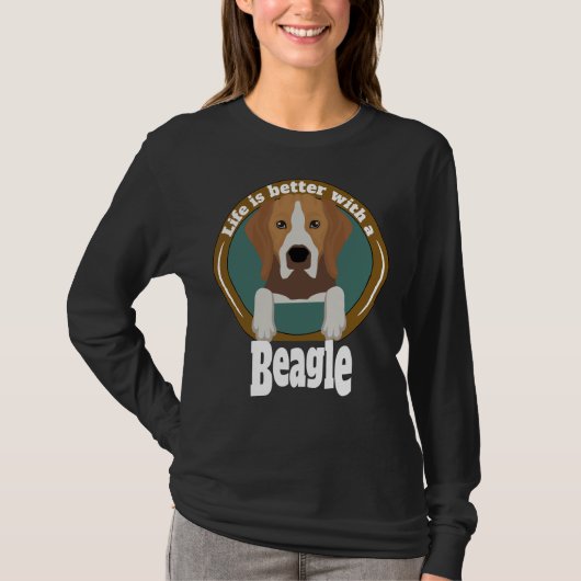 ビーグルの飼い主の方が生活が良い Tシャツ (正面)