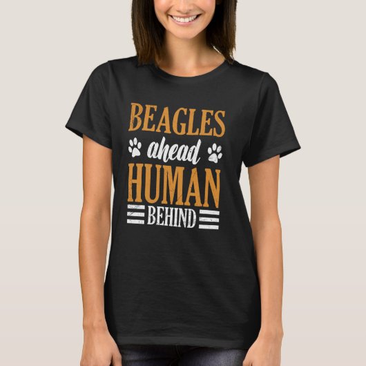 ビーグルアヘッド人間の後ろで子犬の恋人ビーグルズドッグ Tシャツ (正面)