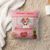 ビーグルドッグバレンタインデーキスをするス クッション (ブランケット)