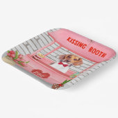 ビーグルドッグバレンタインデーキスをするス ペーパープレート (傾斜あり)