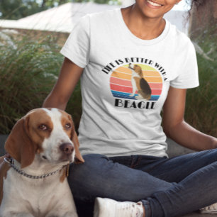 ビーグルレトロサンセットドッグで生活が良い Tシャツ