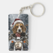 ビーグル犬がバイクに乗るクリスマス キーホルダー (裏面)