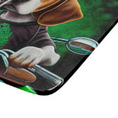 ビーグル犬が自転車を運転する聖パトリックの日 カッティングボード (角)