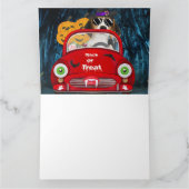 ビーグル犬が運転する車の怖いハロウィン カード (内部)