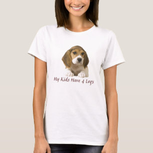 ビーグル犬に私の子供4本の足のTシャツがあります Tシャツ