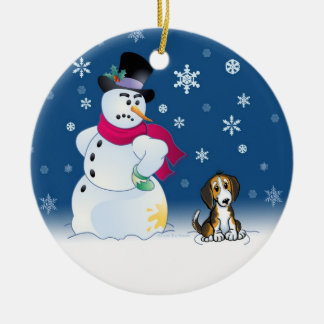 ビーグル犬の子犬および雪だるまのオーナメント セラミックオーナメント