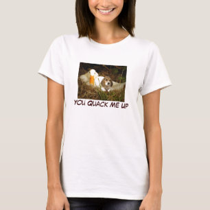 ビーグル犬の子犬にせ医者Tシャツの上の私 Tシャツ