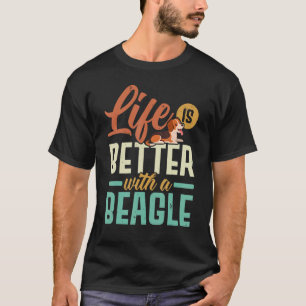 ビーグル犬の子犬の飼い主と Tシャツ