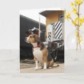 ビーグル犬の歓迎された家の挨拶状-列車車庫 カード (黄色い花)