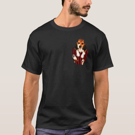 ビーグル犬の胸ポケットにカロママ Tシャツ (正面)