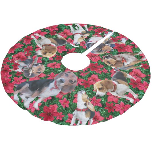 ビーグル犬及びポインセチアのクリスマスツリーのスカート ブラッシュドポリエステルツリースカート (アングル)