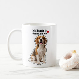 ビーグル犬好きのための「私のビーグルは私にくっついている」デザイン コーヒーマグカップ